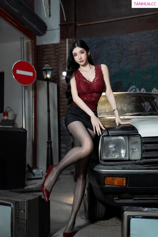 周于希dummy  [XiuRen]高清写真图 2024.01.19 No.7993 周于希Sally 黑丝美臀第15张图片